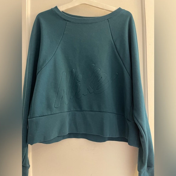Nike Women's Dri-FIT FLocked Cropped Sweatshirt Size M - Picture 2 of 5